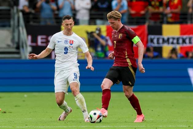 Robert Boženik Slovakia and Kevin De Bruyne Belgium fight for the ball, UEFA EURO 2024 Group E, Belgium vs Slovakia, Arena Frankfurt, 17 06 2024, Frankfurt am Main, Germany