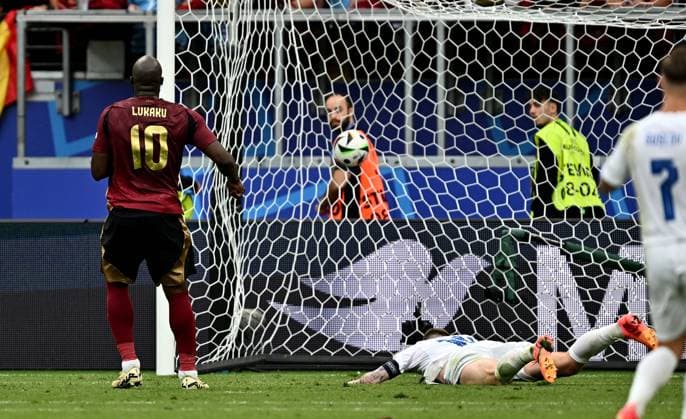 17 06 2024, xscotx, Football EM 2024, Belgium Slovakia, emspor, v l Romelu Lukaku Bolingoli Belgium Belgium national soccer team Equipe de Belgique de football Offside goal Offside goal Frankfurt am Main