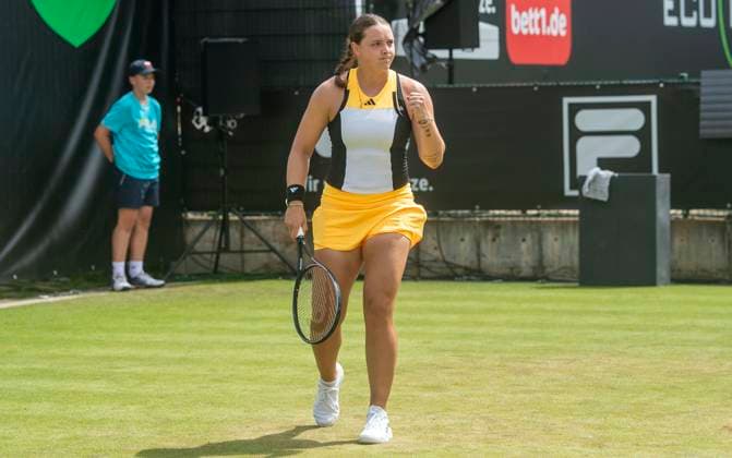 18 06 2024, WTA 500, Tennis, Women, ecotrans Ladies Open 2024, Berlin, Singles, 1 Round, Jule Niemeier Germany Donna Vekic Croatia Jule Niemeier Germany cheers Berlin Steffi Graf Stadium Berlin Germany