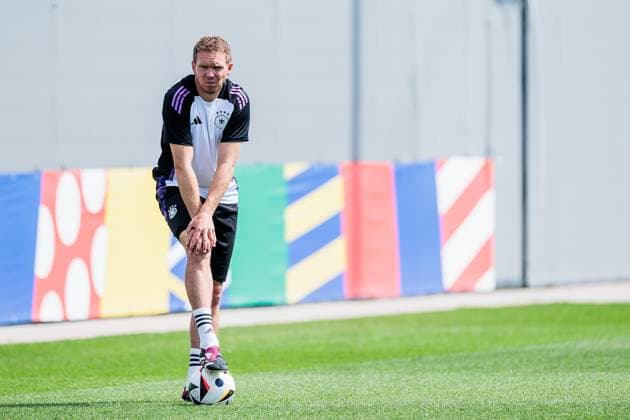 UEFA EURO 2024 Final training Germany 18 06 2024 Julian Nagelsmann coach, national coach Germany observes the goalkeeper training UEFA EURO 2024 Final training Germany before the match against Hungary Herzobase, Herzogenaurach on 18 06 2024 Copyright: xBEAUTIFULxSPORTS Wunderlx