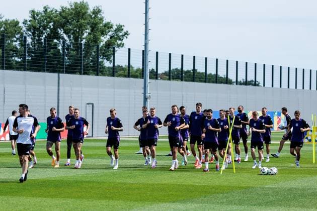 UEFA EURO 2024 Final training Germany 18 06 2024 Warm-up at the start of training UEFA EURO 2024 Final training Germany before the match against Hungary Herzobase, Herzogenaurach on 18 06 2024 Copyright: xBEAUTIFULxSPORTS Wunderlx