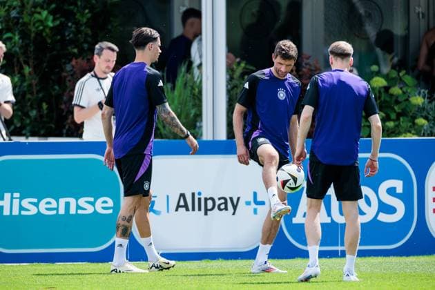 UEFA EURO 2024 Final training Germany 18 06 2024 Thomas Müller Germany, 13 on the ball UEFA EURO 2024 Final training Germany before the match against Hungary Herzobase, Herzogenaurach on 18 06 2024 Copyright: xBEAUTIFULxSPORTS Wunderlx