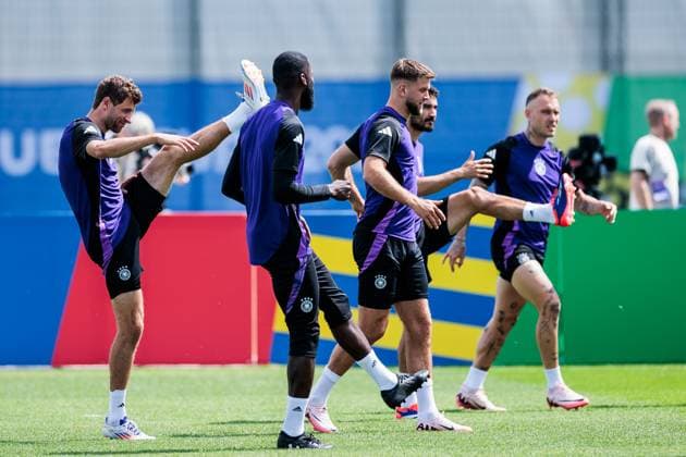 UEFA EURO 2024 Final training Germany 18 06 2024 Thomas Müller Germany, 13 stretches UEFA EURO 2024 Final training Germany before the match against Hungary Herzobase, Herzogenaurach on 18 06 2024 Copyright: xBEAUTIFULxSPORTS Wunderlx