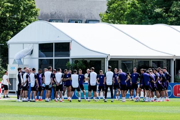 UEFA EURO 2024 Final training Germany 18 06 2024 Team circle at the start of training, speech by Julian Nagelsmann coach, national coach Germany UEFA EURO 2024 Final training Germany before the match against Hungary Herzobase, Herzogenaurach on 18 06 2024 Copyright: xBEAUTIFULxSPORTS Wunderlx