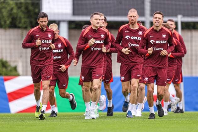 18.06.2024 HANNOVER, NIEMCY PILKA NOZNA (FOOTBALL) UEFA EURO, EM, Europameisterschaft,Fussball 2024 - CENTRUM TRENINGOWE REPREZENTACJI POLSKI - HANNOVER 96 ACADEMIE KONFERENCJA PRASOWA I TRENING REPREZENTACJI POLSKI NZ TRENING REPREZENTACJI POLSKI ILUSTRACJA, BARTOSZ BERESZYNSKI, PIOTR ZIELINSKI, JAN BEDNAREK FOTO LUKASZ GROCHALA CYFRASPORT NEWSPIX.PL --- Newspix.pl  20240618CSLG0022
