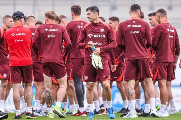 18.06.2024 HANNOVER, NIEMCY PILKA NOZNA (FOOTBALL) UEFA EURO, EM, Europameisterschaft,Fussball 2024 - CENTRUM TRENINGOWE REPREZENTACJI POLSKI - HANNOVER 96 ACADEMIE KONFERENCJA PRASOWA I TRENING REPREZENTACJI POLSKI NZ TRENING REPREZENTACJI POLSKI ILUSTRACJA, ROBERT LEWANDOWSKI FOTO LUKASZ GROCHALA CYFRASPORT NEWSPIX.PL --- Newspix.pl  20240618CSLG0023