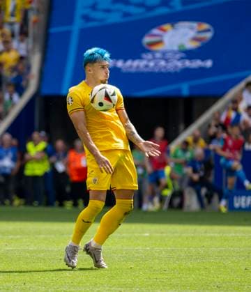 17 06 2024, Football UEFA EURO 2024, Preliminary round, Match 10, Romania Ukraine, in the Football Arena Munich Andrei Ratiu Romania with blue hair