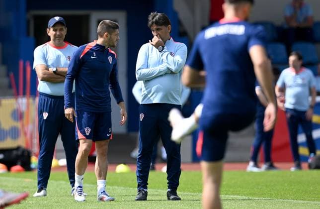 Croatia Training Session And press conference, PK, Pressekonferenz Group B - UEFA EURO, EM, Europameisterschaft,Fussball 2024 NEURUPPIN, GERMANY - JUNE 18: Croatia Head Coach Zlatko Dalic speaks with Andrej Kramaric of Croatia during Croatian National Football Team training session at UEFA 2024 Croatia Base Camp on June 18, 2024 in Neuruppin, Germany. MarkoxLukunic PIXSELL