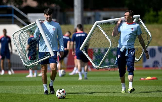 Croatia Training Session And press conference, PK, Pressekonferenz Group B - UEFA EURO, EM, Europameisterschaft,Fussball 2024 NEURUPPIN, GERMANY - JUNE 18: Croatian Coaches Vedran Corluka and Mario Mandzukic are seen during Croatian National Football Team training session at UEFA 2024 Croatia Base Camp on June 18, 2024 in Neuruppin, Germany. MarkoxLukunic PIXSELL