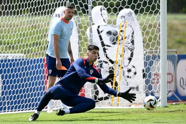 Croatia Training Session And press conference, PK, Pressekonferenz Group B - UEFA EURO, EM, Europameisterschaft,Fussball 2024 NEURUPPIN, GERMANY - JUNE 18: Croatia Goalkeeper Nediljko Labrovic during Croatian National Football Team training session at UEFA 2024 Croatia Base Camp on June 18, 2024 in Neuruppin, Germany. MarkoxLukunic PIXSELL