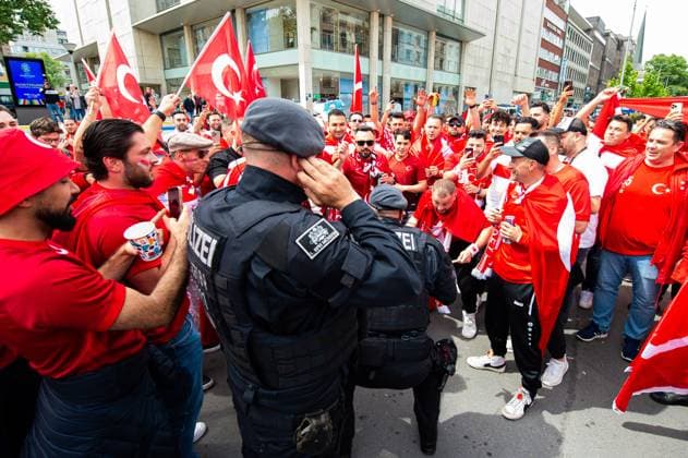 18 06 2024 Football, European Championship 2024 in Germany, fans in Dortmund Turkey Georgia Turkish fans with police officers at lunchtime before the match in the city center A police officer celebrates briefly with