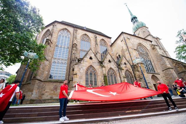 18 06 2024 Football, European Championship 2024 in Germany, fans in Dortmund Turkey Georgia Turkish fans at noon before the match in the city center in front of St Reinhold Church