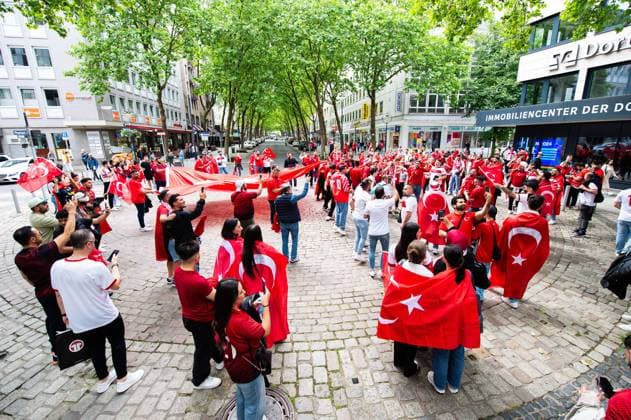 18 06 2024 Football, European Championship 2024 in Germany, fans in Dortmund Turkey Georgia Turkish fans in the city center at lunchtime before the match