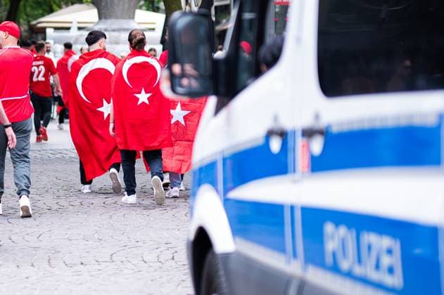 18 06 2024 Football, European Championship 2024 in Germany, fans in Dortmund Turkey Georgia Turkish fans with a police car in the city center at noon before the match