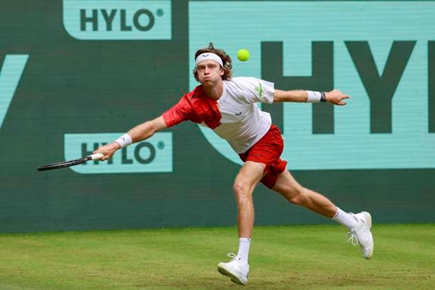 Andrey Rublev Russia controls the ball, TERRA WORTMANN Open 2024, Marcos Giron vs Andrey Rublev, Gerry Weber Stadium, 18 06 2024, Halle, Germany