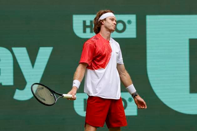 Andrey Rublev Russia looks disappointed, TERRA WORTMANN Open 2024, Marcos Giron vs Andrey Rublev, Gerry Weber Stadion, 18 06 2024, Halle, Germany