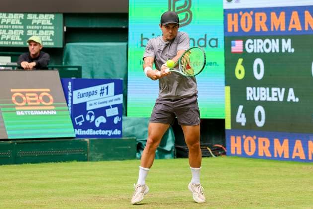 Marcos Giron USA controls the ball, TERRA WORTMANN Open 2024, Marcos Giron vs Andrey Rublev, Gerry Weber Stadium, 18 06 2024, Halle, Germany