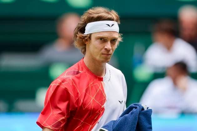 Andrey Rublev Russia watches, TERRA WORTMANN Open 2024, Marcos Giron vs Andrey Rublev, Gerry Weber Stadium, 18 06 2024, Halle, Germany