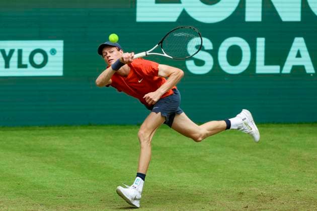Jannik Sinner Italy controls the ball, TERRA WORTMANN Open 2024, Jannik Sinner vs Tallon Griekspoor, Gerry Weber Stadium, 18 06 2024, Halle, Germany
