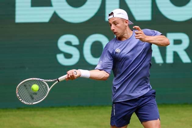 Tallon Griekspoor Netherlands controls the ball, TERRA WORTMANN Open 2024, Jannik Sinner vs Tallon Griekspoor, Gerry Weber Stadion, 18 06 2024, Halle, Germany
