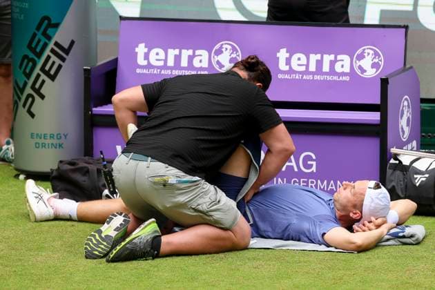 Tallon Griekspoor Netherlands is treated on the court due to injury, TERRA WORTMANN Open 2024, Jannik Sinner vs Tallon Griekspoor, Gerry Weber Stadion, 18 06 2024, Halle, Germany