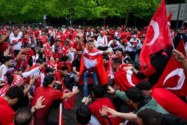240618 Fans of Türkiye ahead of the UEFA Euro 2024 Football Championship match between Türkiye and Georgia on June 18, 2024 in Dortmund Photo Jesper Zerman BILDBYRAN kod JZ JZ0541 fotboll football soccer fotballs em europamästerskap em uefa euro uefa european football championship euro 2024 türkiye georgien georgia bbeng turkiet turkey publik  Copyright: JESPERxZERMAN BB240618JZ007