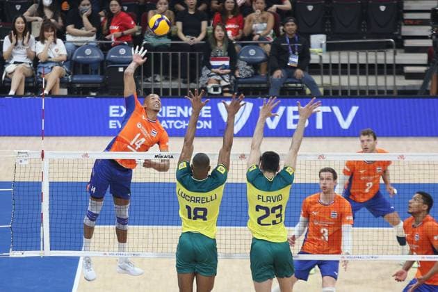 PH: Brazil Outlasts Netherlands in Four Sets during VNL 2024 Match Nimir Abdel-Aziz 14, Orange of the Netherlands spikes the ball over Ricardo Lucarelli Souza 18, Yellow and Flavio Resende Gualberto 23, Yellow of Brasil during their VNL Match. Pasay City Metro Manila Philippines Copyright: DennisxJeromexAcosta