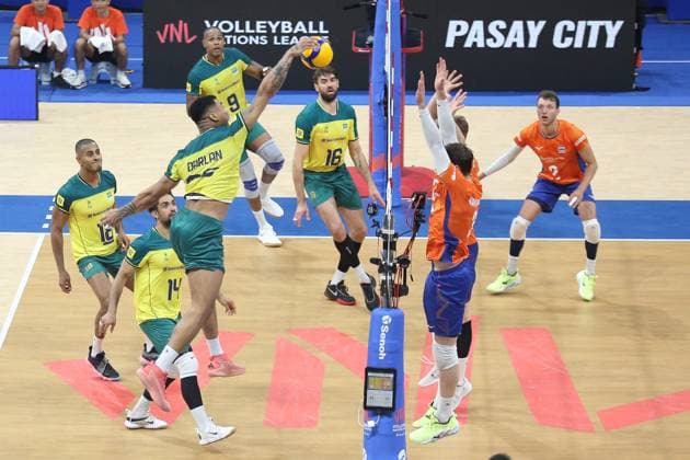 PH: Brazil Outlasts Netherlands in Four Sets during VNL 2024 Match Darlan Ferreira Souza 28, Yellow spikes the ball over several opponents from the Netherlands during their VNL match. Pasay City Metro Manila Philippines Copyright: DennisxJeromexAcosta