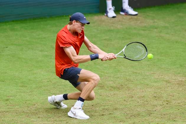 Jannik Sinner Italy controls the ball, TERRA WORTMANN Open 2024, Jannik Sinner vs Tallon Griekspoor, Gerry Weber Stadium, 18 06 2024, Halle, Germany