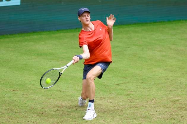 Jannik Sinner Italy controls the ball, TERRA WORTMANN Open 2024, Jannik Sinner vs Tallon Griekspoor, Gerry Weber Stadium, 18 06 2024, Halle, Germany
