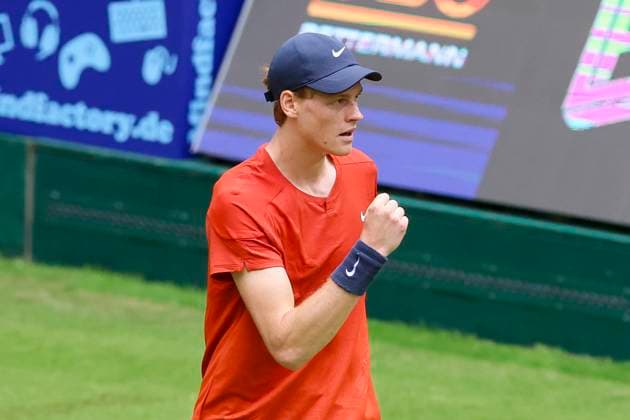 Jannik Sinner Italy cheers, TERRA WORTMANN Open 2024, Jannik Sinner vs Tallon Griekspoor, Gerry Weber Stadium, 18 06 2024, Halle, Germany