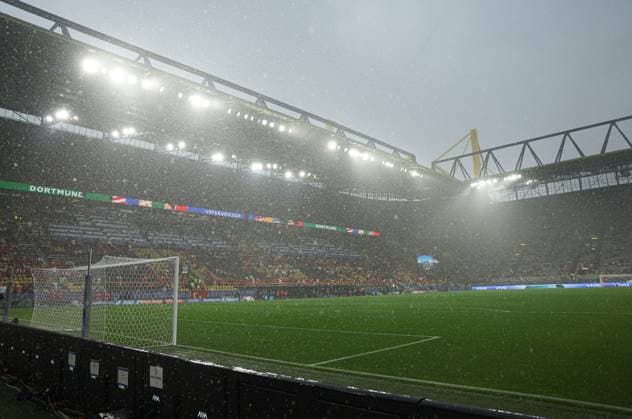 A general view as the rain pours down Turkiye v Georgia, UEFA European Championship, EM, Europameisterschaft 2024, Group F, Football, BVB Stadion, Dortmund, Germany, 18 Jun 2024 EDITORIAL USE ONLY No use with unauthorised audio, video, data, fixture lists, club league logos or live services. Online in-match use limited to 120 images, no video emulation. No use in betting, games or single club league player publications. Copyright: xPaulxCurrie Shutterstockx 14543470x