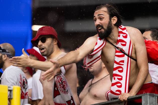 240618 Brawl between fans of Georgia ahead of the UEFA Euro 2024 Football Championship match between Türkiye and Georgia on June 18, 2024 in Dortmund Photo Jesper Zerman BILDBYRAN kod JZ JZ0541 fotboll football soccer fotballs em europamästerskap em uefa euro uefa european football championship euro 2024 türkiye georgien georgia bbeng turkiet turkey publik  Copyright: JESPERxZERMAN BB240618JZ019