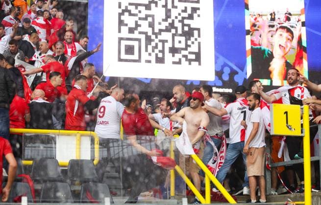 Trouble breaks out between fans in the stands ahead of kick off Turkiye v Georgia, UEFA European Championship, EM, Europameisterschaft 2024, Group F, Football, BVB Stadion, Dortmund, Germany, 18 Jun 2024 EDITORIAL USE ONLY No use with unauthorised audio, video, data, fixture lists, club league logos or live services. Online in-match use limited to 120 images, no video emulation. No use in betting, games or single club league player publications. Copyright: xPaulxCurrie Shutterstockx 14543470av