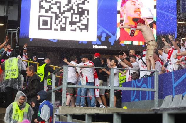 Trouble breaks out between fans in the stands ahead of kick off Turkiye v Georgia, UEFA European Championship, EM, Europameisterschaft 2024, Group F, Football, BVB Stadion, Dortmund, Germany, 18 Jun 2024 EDITORIAL USE ONLY No use with unauthorised audio, video, data, fixture lists, club league logos or live services. Online in-match use limited to 120 images, no video emulation. No use in betting, games or single club league player publications. Copyright: xPaulxCurrie Shutterstockx 14543470al