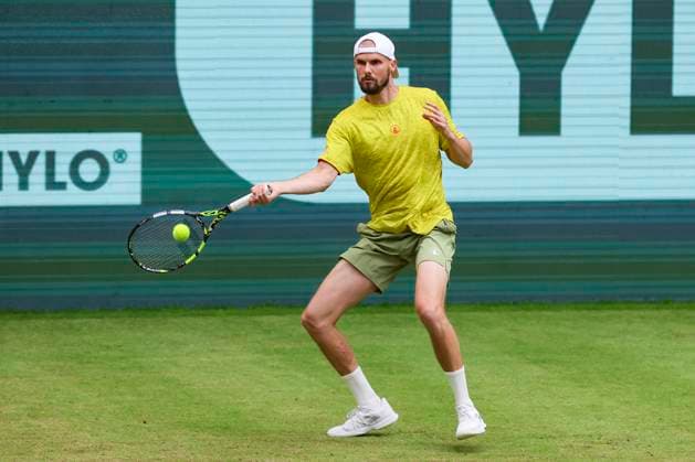 Oscar Otte Germany controls the ball, TERRA WORTMANN Open 2024, Oscar Otte vs Alexander Zverev, Gerry Weber Stadium, 18 06 2024, Halle, Germany