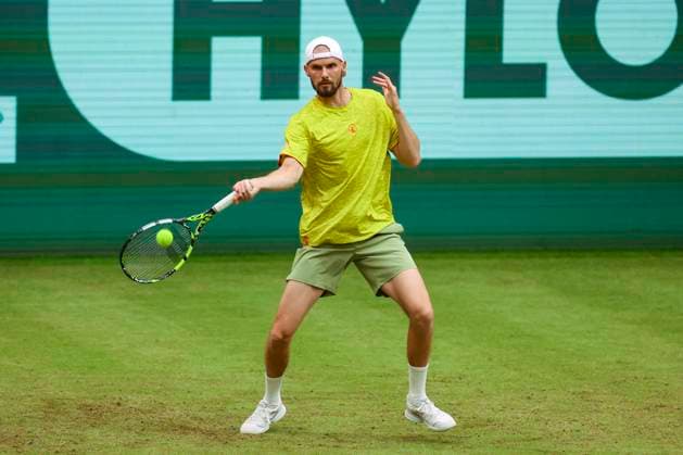 Oscar Otte Germany controls the ball, TERRA WORTMANN Open 2024, Oscar Otte vs Alexander Zverev, Gerry Weber Stadium, 18 06 2024, Halle, Germany