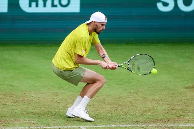 Oscar Otte Germany controls the ball, TERRA WORTMANN Open 2024, Oscar Otte vs Alexander Zverev, Gerry Weber Stadium, 18 06 2024, Halle, Germany