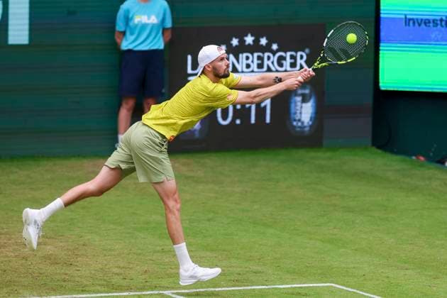 Oscar Otte Germany controls the ball, TERRA WORTMANN Open 2024, Oscar Otte vs Alexander Zverev, Gerry Weber Stadium, 18 06 2024, Halle, Germany