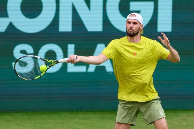 Oscar Otte Germany controls the ball, TERRA WORTMANN Open 2024, Oscar Otte vs Alexander Zverev, Gerry Weber Stadium, 18 06 2024, Halle, Germany