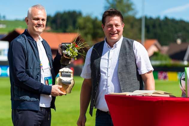 Marton Vagi Secretary General of the Hungarian Football Association MLSZ with Mayor Tobias Paintner Copyright: xx