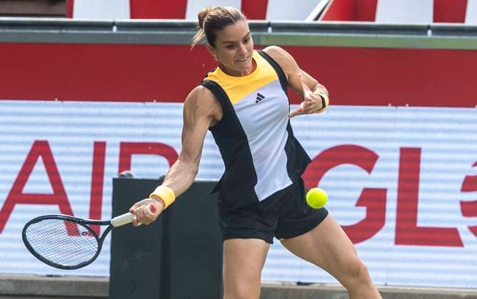 18 06 2024, WTA 500, Tennis, Women, ecotrans Ladies Open 2024, Berlin, Singles, 1 round, Victoria Azarenka Belarus Maria Sakkari Greece Maria Sakkari Greece Berlin Steffi Graf Stadion Berlin Germany