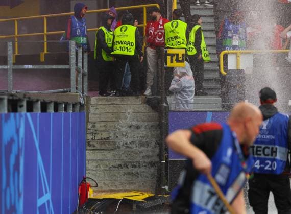 Groundstaff sweep away a flooded area after heavy rain Turkiye v Georgia, UEFA European Championship, EM, Europameisterschaft 2024, Group F, Football, BVB Stadion, Dortmund, Germany, 18 Jun 2024 EDITORIAL USE ONLY No use with unauthorised audio, video, data, fixture lists, club league logos or live services. Online in-match use limited to 120 images, no video emulation. No use in betting, games or single club league player publications. Copyright: xPaulxCurrie Shutterstockx 14543470ah