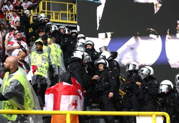Trouble breaks out between fans in the stands ahead of kick off forcing riot police to intervene Turkiye v Georgia, UEFA European Championship, EM, Europameisterschaft 2024, Group F, Football, BVB Stadion, Dortmund, Germany, 18 Jun 2024 EDITORIAL USE ONLY No use with unauthorised audio, video, data, fixture lists, club league logos or live services. Online in-match use limited to 120 images, no video emulation. No use in betting, games or single club league player publications. Copyright: xPaulxCurrie Shutterstockx 14543470bd