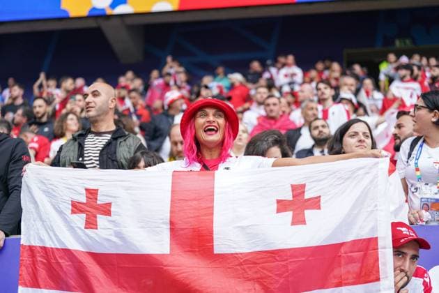 2024-06-18 Turkiye v Georgia - Group F - UEFA EURO, EM, Europameisterschaft,Fussball 2024 DORTMUND, GERMANY - JUNE 18: Fan of Georgia with a flag before the Group F - UEFA EURO 2024 match between Turkiye and Georgia at BVB Stadion Dortmund on June 18, 2024 in Dortmund, Germany. (Photo by Joris Verwijst BSR Agency) Dortmund Germany Content not available for redistribution in The Netherlands directly or indirectly through any third parties. Copyright: xBSRxAgencyx
