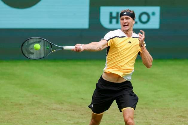 Alexander Zverev Germany controls the ball, TERRA WORTMANN Open 2024, Oscar Otte vs Alexander Zverev, Gerry Weber Stadium, 18 06 2024, Halle, Germany