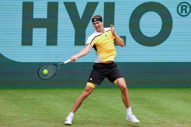 Alexander Zverev Germany controls the ball, TERRA WORTMANN Open 2024, Oscar Otte vs Alexander Zverev, Gerry Weber Stadium, 18 06 2024, Halle, Germany