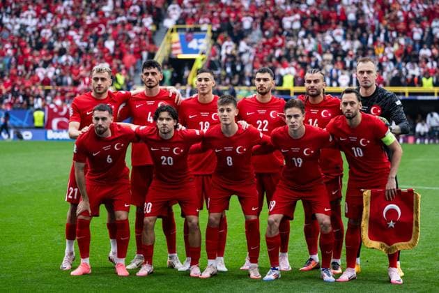 240618 The starting eleven of Türkiye ahead of the UEFA Euro 2024 Football Championship match between Türkiye and Georgia on June 18, 2024 in Dortmund Photo Jesper Zerman BILDBYRAN kod JZ JZ0541 fotboll football soccer fotballs em europamästerskap em uefa euro uefa european football championship euro 2024 türkiye georgien georgia bbeng turkiet turkey  Copyright: JESPERxZERMAN BB240618JZ037