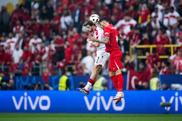 240618 Khvicha Kvaratskhelia of Georgia and Samet Akaydin of Türkiye during the UEFA Euro 2024 Football Championship match between Türkiye and Georgia on June 18, 2024 in Dortmund Photo Jesper Zerman BILDBYRAN kod JZ JZ0541 fotboll football soccer fotballs em europamästerskap em uefa euro uefa european football championship euro 2024 türkiye georgien georgia bbeng turkiet turkey  Copyright: JESPERxZERMAN BB240618JZ049