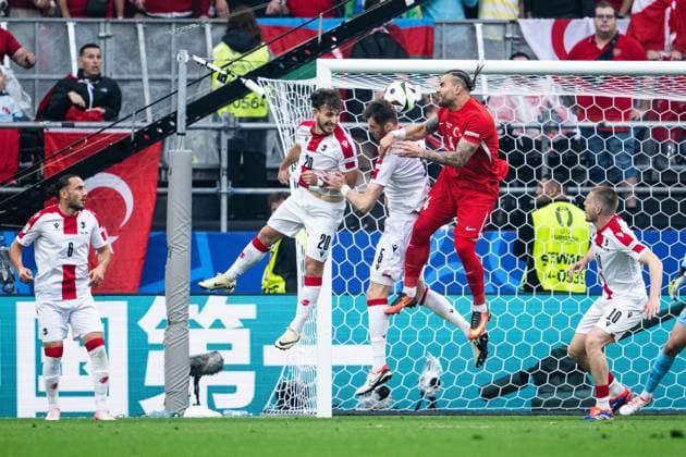 240618 Anzor Mekvabishvili and Solomon Kverkvelia of Georgia against Abdulkerim Bardakci of Türkiye during the UEFA Euro 2024 Football Championship match between Türkiye and Georgia on June 18, 2024 in Dortmund Photo Jesper Zerman BILDBYRAN kod JZ JZ0541 fotboll football soccer fotballs em europamästerskap em uefa euro uefa european football championship euro 2024 türkiye georgien georgia bbeng turkiet turkey  Copyright: JESPERxZERMAN BB240618JZ052